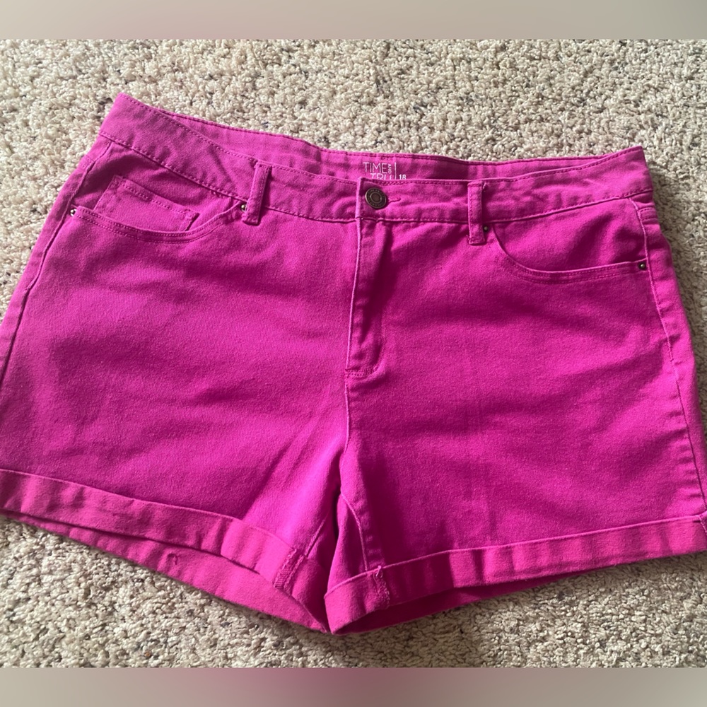 Time & True Woman’s size 18 Mid Rise Shorts, Magenta